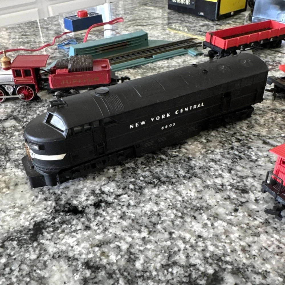 Vintage AHM Tempo HO Scale New York Central 6603 17 Trains Plus Extras See Pics‎